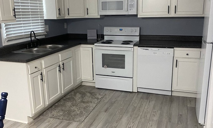 Bristol Condo | Discover the sights and sounds of Bristol….New Renovated Townhouse