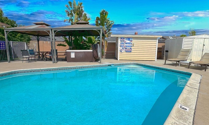 Southwest Anaheim Villa | Disneyland/Knott's, 5 BR, 2 BA, Pool/Spa/Game