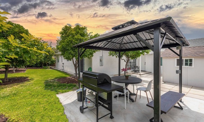 Sherwood Forest and Thistle Development House | Disneyland/Knott's, 6BR, 4BA, 3000 sqft, No Tax