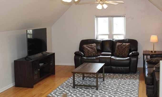 Wrightwood Neighbors House | Diversey #3 - Lincoln Park-Short walk to Wrigley, The Beach and Lincoln Park
