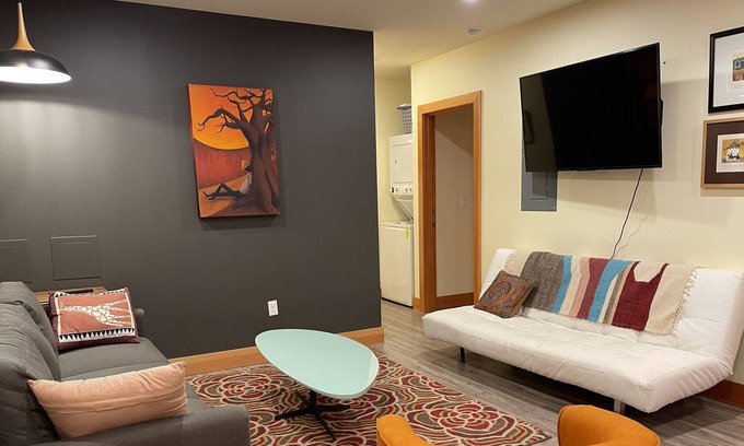 Richmond Apartment | Division High-End Custom-Built Apartment
