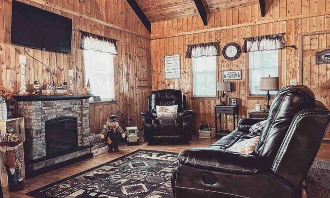 Fort Payne Cabin | Dixie Sticks-Little River Canyon retreat