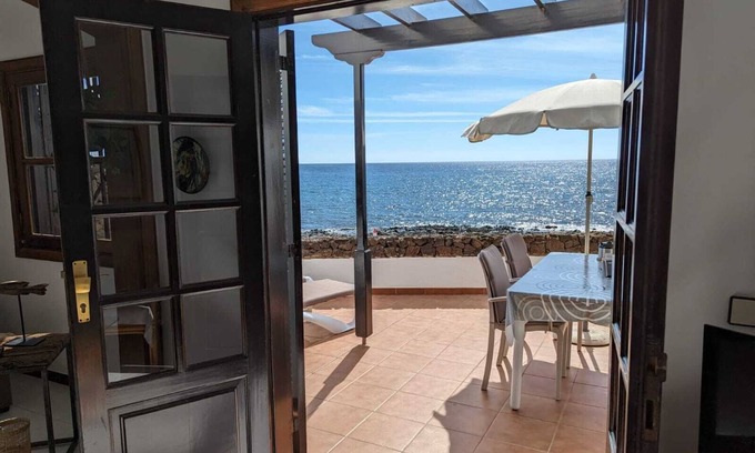 Playa Honda House | Dlx-Bungalow 1st row, dreamlike private complex directly by the sea/pool/internet