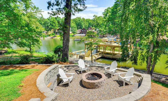 New London House | Dock & 2-Story Boat Slip: Badin Lake Cabin