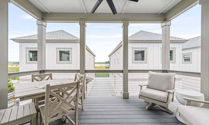 Georgetown House | Dock and Dwell at the Winyah Bay Club, Pool, Outdoor Lounge/Grill and Boat Slip included!
