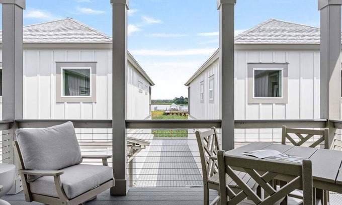 Georgetown House | Dock and Dwell at the Winyah Bay Club, Pool, Outdoor Lounge/Grill and Boat Slip included!