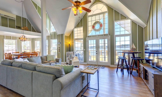 Milledgeville House | Dock & Fire Pit: Stunning Lake Sinclair Home!
