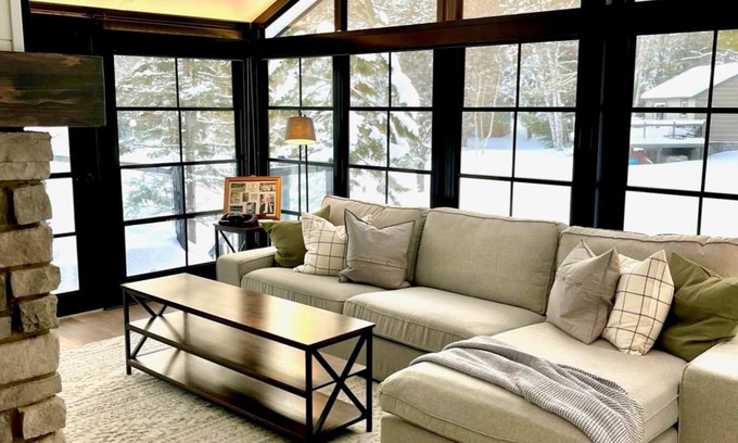 Utterson Ski Chalet | Dock of the Bay Cottage