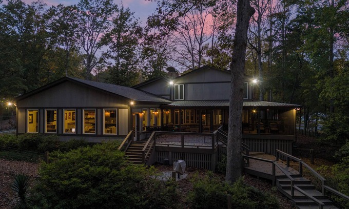Gumlog House | Dockside Dawg on Lake Hartwell