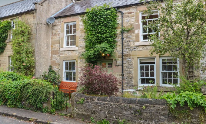 Winster Cottage | DOE LEA COTTAGE, pet friendly, country holiday cottage in Winster