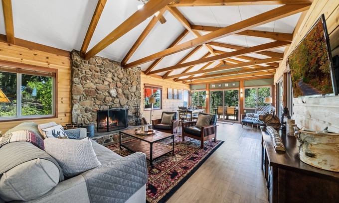Pine Cove Cabin | Dog Friendly Cabin w/hot tub & stunning mountain views