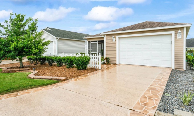 Fernandina Villa | Dog Friendly 2/2 PATIO VILLA WITH GAS GOLF CART CLOSE TO BROWNWOOD SQUARE