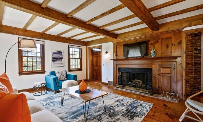 East Dennis House | Dog-friendly 4 bedroom 4 bathroom sleeps 10 home near bay side beaches and exclusive 6A!