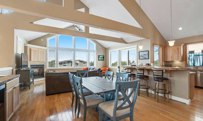 Oceanside House | Dog-friendly beach home ideal for entertaining with 2 fireplaces & great kitchen