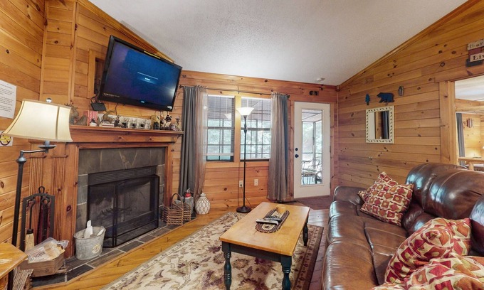 Sautee Nacoochee Cabin | Dog-Friendly Cabin w/Screened Deck, Private Hot Tub, Firepit & WiFi