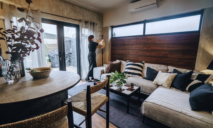 Boscombe Cabin | Dog friendly cabin 10 minutes walk from the each
