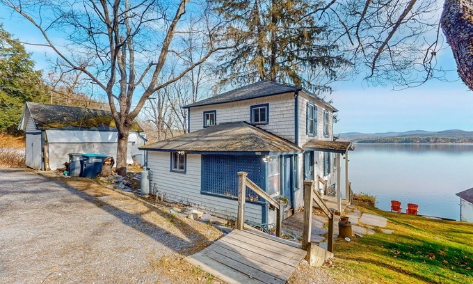 Fair Haven Cabin | Dog-friendly cabin on the water with a sunroom, firepit, & full kitchen