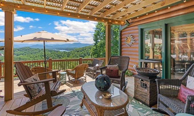 Young Harris Cabin | Dog-friendly cabin near lake with mountain view, firepit, balcony, AC, & W/D