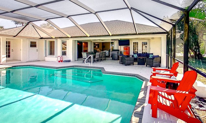 Charlotte Park House | Dog-friendly canal view retreat with a private pool, A/C, & washer/dryer