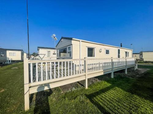 Heacham Other | Dog Friendly Caravan With Large Decking Near Heacham Beach, Ref 21052H