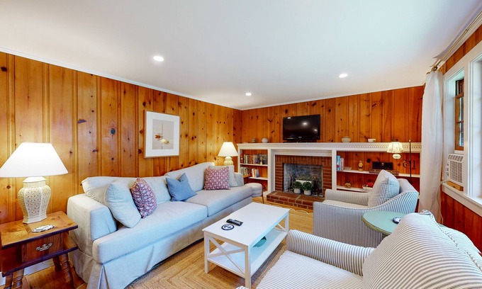 Harwich Port House | Dog-friendly cottage with great yard & 3 bikes - 1/2 mile to Earle Road Beach