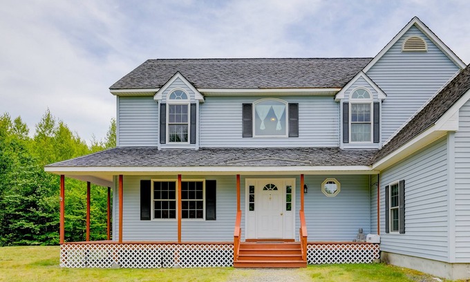 Franconia House | Dog-friendly country home w/jetted tub, backyard & grill