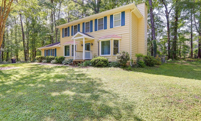 Fayetteville House | Dog-Friendly Fayetteville Home w/Fenced Yard!