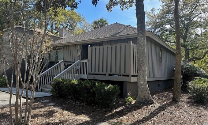 West Beach Cottage | Dog friendly Greenslake Cottage with lagoon view and community pool! New rental
