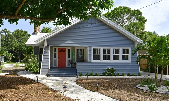 River District House | Dog friendly home near the Manatee River! Great location!