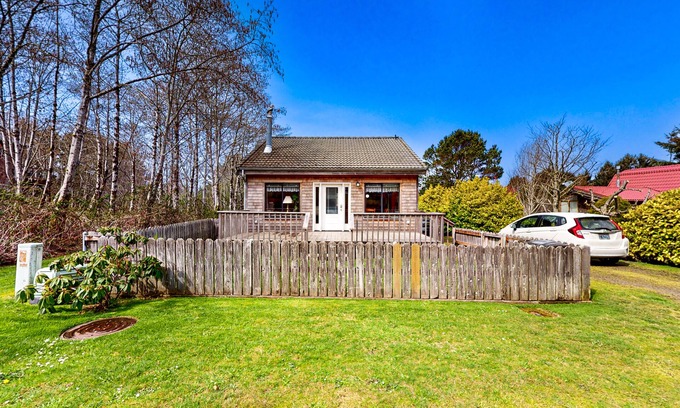 Tolovana Park House | Dog-friendly home with fireplace & 3 decks - half a mile to the beach