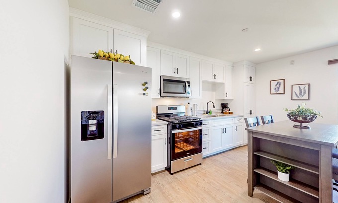 Canyon Country House | Dog-friendly home + guest house with amazing views, private yard, & grill
