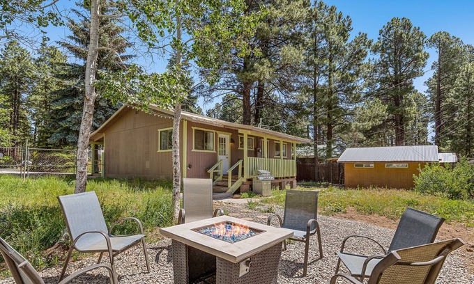 Mountainaire House | Dog Friendly Home with Fire Pit only 7 Miles from Flagstaff and NAU