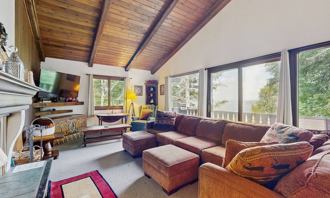 Franconia House | Dog-friendly home with stunning views & balcony, near Cannon Mountain