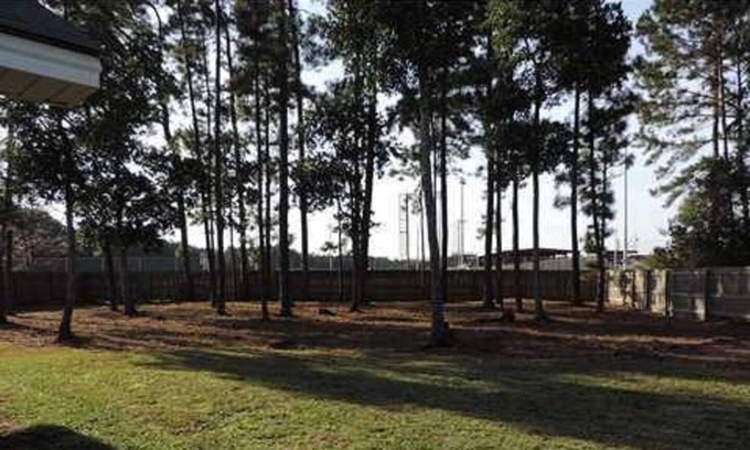 Eden House | Dog friendly home with large fenced yard. Only 35 minutes from downtown Savannah