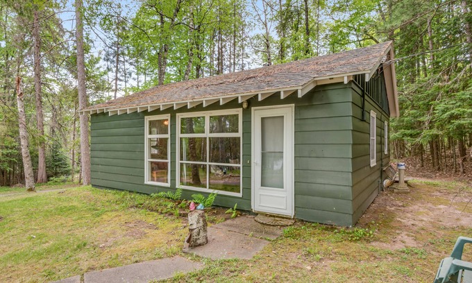 Land O Lakes Cottage | Dog-friendly lakefront cottage with lake views, firepit, dock, kitchen, & games