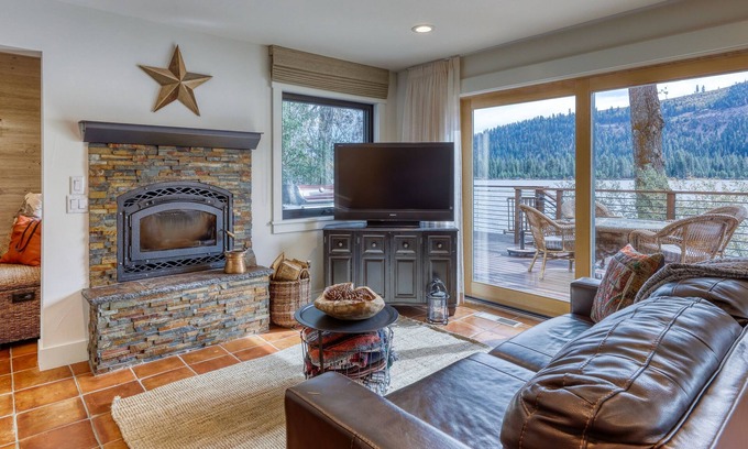 Truckee House | Dog-friendly lakefront home w/fast WiFi, private dock, & 180-degree views