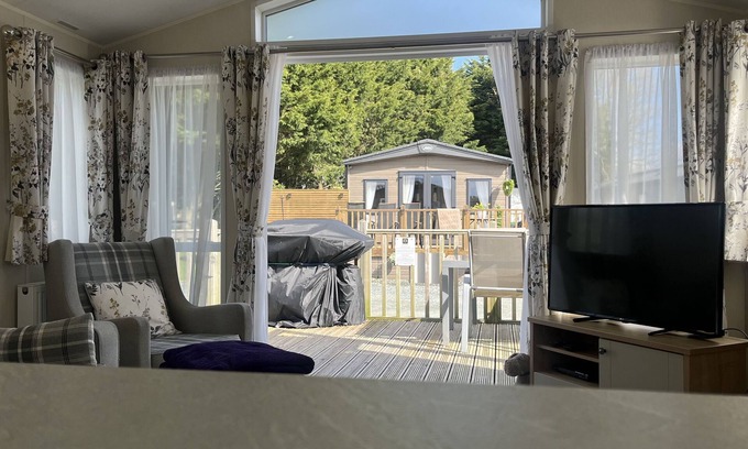 Knott End-on-Sea Cabin | Dog Friendly Lodge with hot tub, Quiet Location