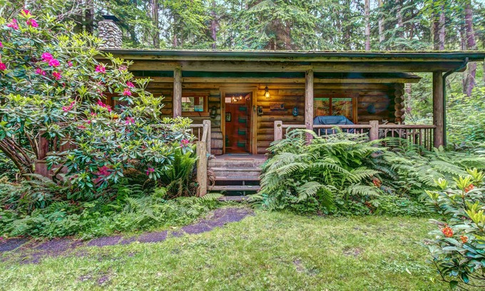 Greenbank Cabin | Dog-Friendly Log Cabin Surrounded by Gorgeous Woodlands with Nearby Lake