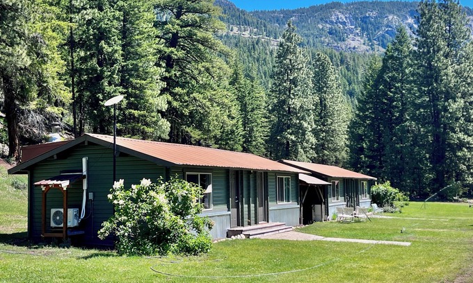 Mazama Apartment | Dog Friendly-Lost River Studio Cabin #4