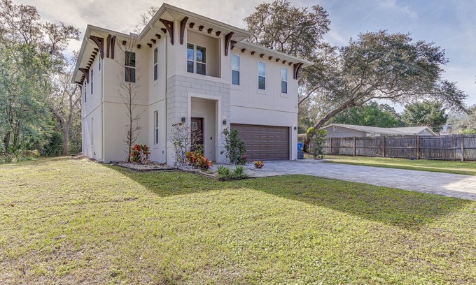 Bearss Plaza House | Dog-Friendly Lutz Family Home w/Large Yard!