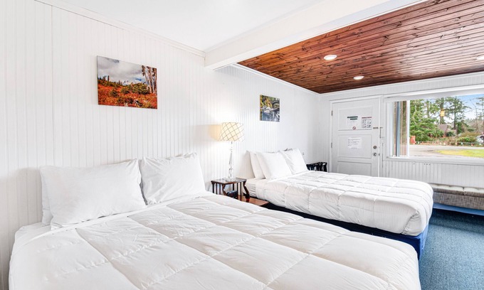 Westport House | Dog-friendly motel near the beach with fast WiFi & a fish cleaning station