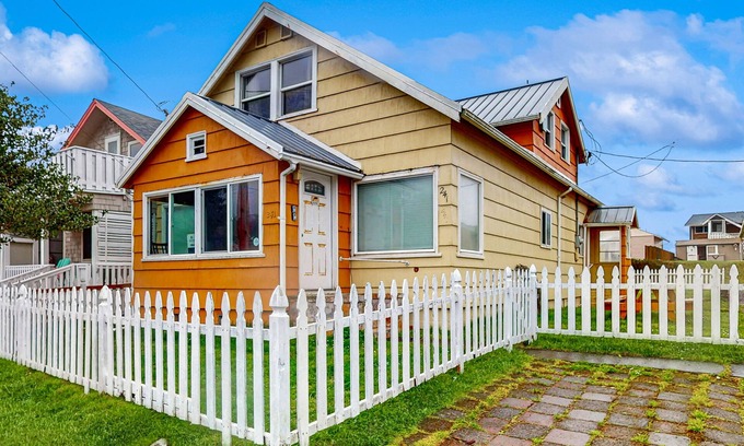 Rockaway Beach Cabin | Dog-Friendly Oceanside Escape with Easy Beach Access and Peaceful Surroundings