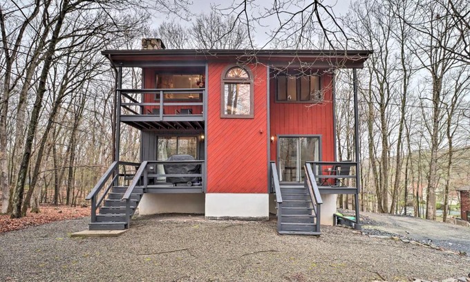 East Stroudsburg House | Dog-Friendly Poconos Escape with Hot Tub and Game Room