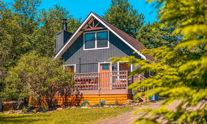 Long Pond Ski Chalet | Dog Friendly Poconos Chalet with Fireplace. Close to Lakes, skiing & Kalahari