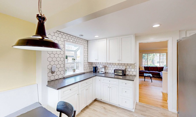 North Admiral House | Dog-friendly quiet West Seattle home next to the park & close to Alki Beach