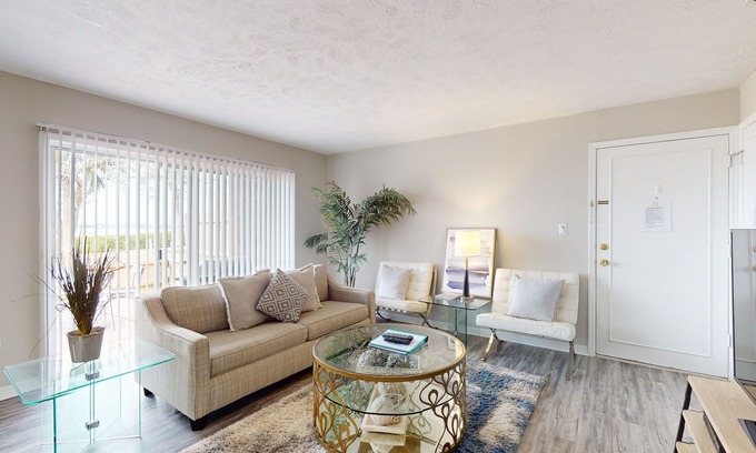 River Pointe Apartment | Dog-Friendly Riverfront Condo w/a Shared Pool, Sports Courts, Gym, & Fast WiFi