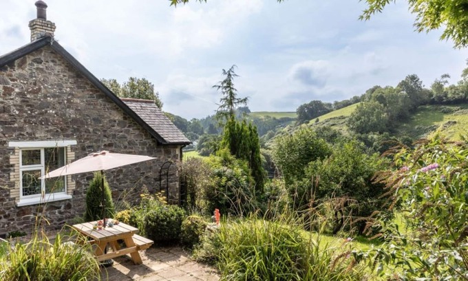 Muddiford Cottage | Dog friendly rural retreat with countryside views