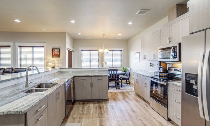 Shelley House | Dog-Friendly Shelley Townhome w/Private Hot Tub!