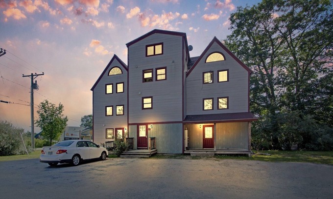 Campton Apartment | DOG FRIENDLY! Simple and Cozy Apartment Just Mins to Loon Mountain and Waterville Valley by RedAwning