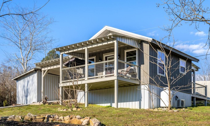 Trenton House | Dog-friendly tiny cabin with washer/dryer, central AC, firepit
